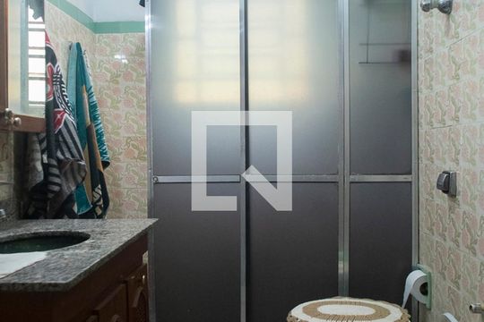Banheiro de casa à venda com 4 quartos, 100m² em Vila Paiva, São Paulo