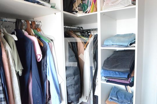 Closet de apartamento à venda com 2 quartos, 72m² em Bela Vista, Osasco