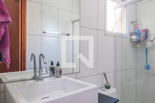 Banheiro de apartamento para alugar com 2 quartos, 80m² em Parque Capuava, Santo André