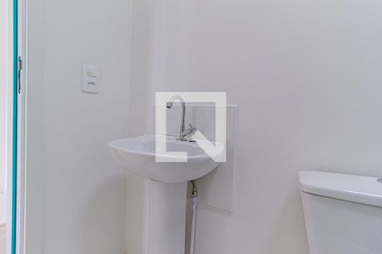 Banheiro de kitnet/studio à venda com 1 quarto, 24m² em Bonfim, Osasco