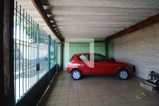 Garagem de casa à venda com 3 quartos, 97m² em Jardim Palmares (zona Sul), São Paulo