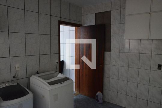 Lavanderia de casa à venda com 5 quartos, 213m² em Recanto das Rosas, Osasco