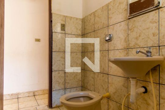 Banheiro de casa para alugar com 2 quartos, 65m² em Vila Bela, São Paulo