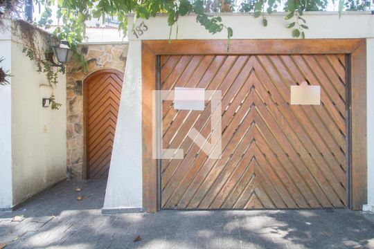 Fachada de casa para alugar com 4 quartos, 369m² em Santo Amaro, São Paulo