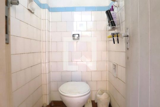 Banheiro serviço de casa para alugar com 3 quartos, 220m² em Sacomã, São Paulo