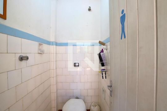 Banheiro serviço de casa para alugar com 3 quartos, 220m² em Sacomã, São Paulo