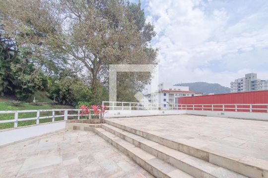 Área comum de casa de condomínio para alugar com 5 quartos, 320m² em Jardim Tres Marias, Guarujá