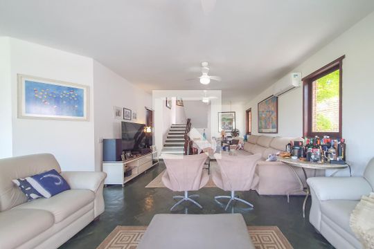 Sala de casa de condomínio para alugar com 5 quartos, 320m² em Jardim Tres Marias, Guarujá