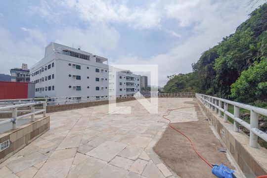 Área comum de casa de condomínio para alugar com 5 quartos, 320m² em Jardim Tres Marias, Guarujá