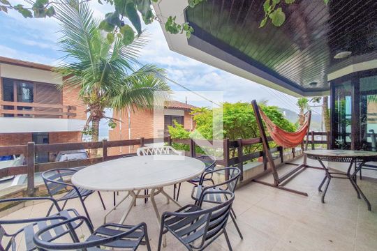 Varanda de casa de condomínio para alugar com 5 quartos, 320m² em Jardim Tres Marias, Guarujá
