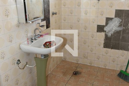Banheiro de casa para alugar com 3 quartos, 200m² em Cupecê, São Paulo