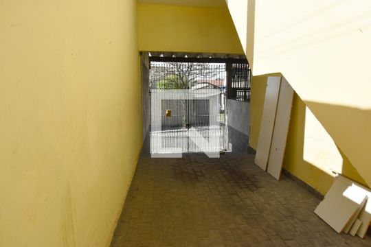 Garagem de casa para alugar com 3 quartos, 200m² em Cupecê, São Paulo