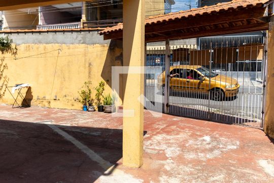 Garagem de casa à venda com 3 quartos, 145m² em São Pedro, Osasco