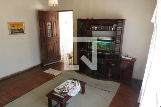 Sala de casa à venda com 2 quartos, 250m² em Vila Pereira Barreto, São Paulo