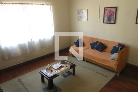Sala de casa à venda com 2 quartos, 250m² em Vila Pereira Barreto, São Paulo