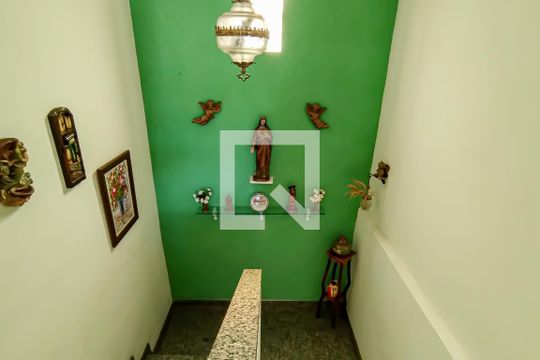 Escada de casa de condomínio para alugar com 4 quartos, 290m² em Pechincha, Rio de Janeiro