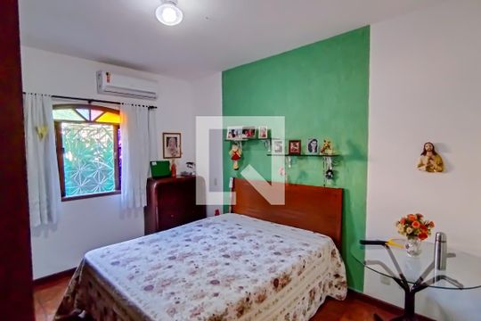 Quarto 1 de casa de condomínio para alugar com 4 quartos, 290m² em Pechincha, Rio de Janeiro