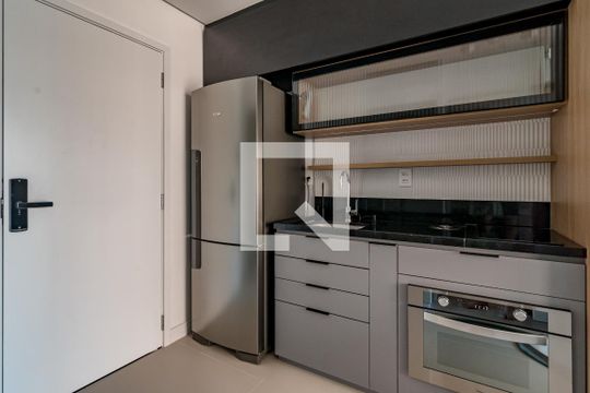 Cozinha de apartamento para alugar com 1 quarto, 35m² em Pinheiros, São Paulo