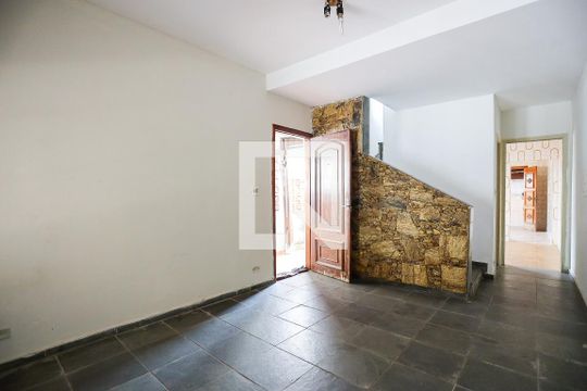 Casa para alugar com 3 quartos, 150m² em Jardim Lambreta, Cotia