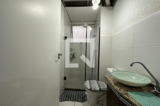 Banheiro de apartamento para alugar com 2 quartos, 48m² em Santos Dumont, São Leopoldo