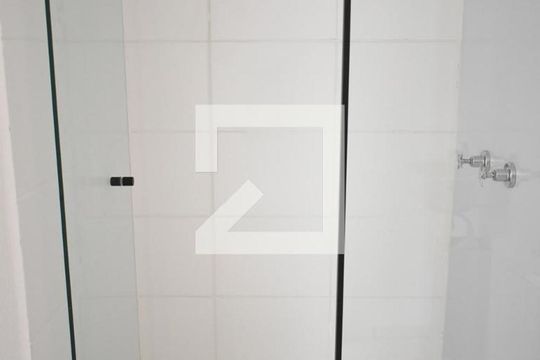 Banheiro de apartamento para alugar com 2 quartos, 42m² em Campo Grande, Rio de Janeiro