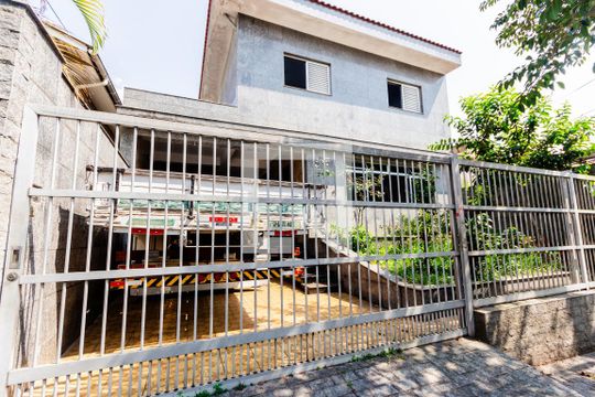 Fachada de casa para alugar com 3 quartos, 271m² em Parque Erasmo Assunção, Santo André