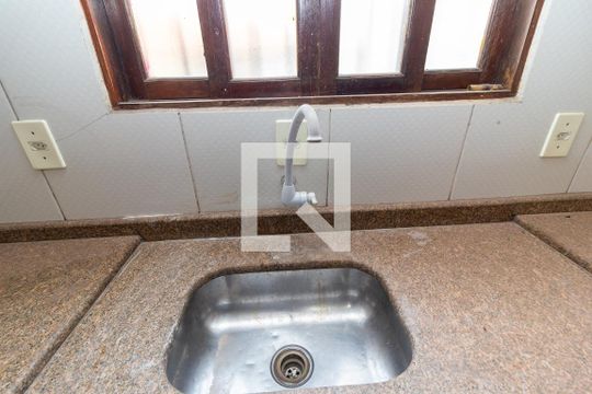 Cozinha - Torneira de casa para alugar com 1 quarto, 75m² em Centro, Ferraz de Vasconcelos