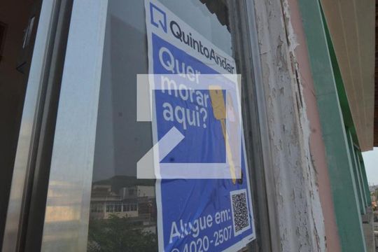 Placa Instalada de apartamento para alugar com 2 quartos, 65m² em Vila da Penha, Rio de Janeiro