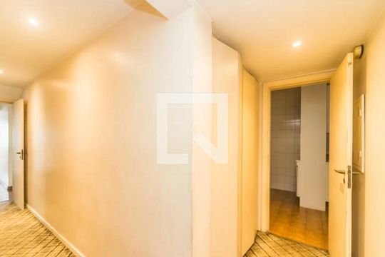 Corredor de apartamento à venda com 3 quartos, 170m² em Perdizes, São Paulo