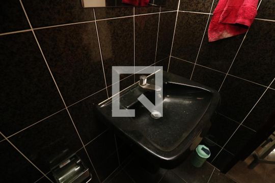 Lavabo de casa para alugar com 4 quartos, 110m² em Jardim Novo Carrão, São Paulo