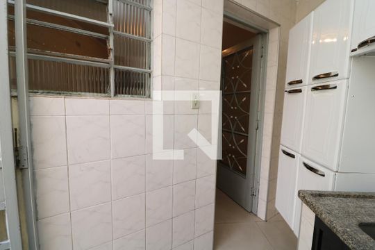 Despensa de casa para alugar com 4 quartos, 110m² em Jardim Novo Carrão, São Paulo