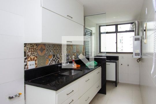 Cozinha de apartamento à venda com 2 quartos, 60m² em Santa Rosa, Niterói