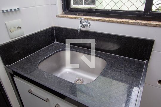 Área de Serviço de apartamento à venda com 2 quartos, 60m² em Santa Rosa, Niterói