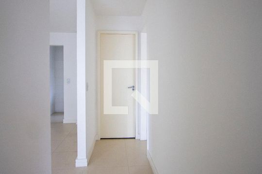 Corredor de apartamento à venda com 2 quartos, 60m² em Santa Rosa, Niterói