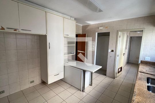 Cozinha de apartamento para alugar com 4 quartos, 209m² em Jardim Paulista, São Paulo