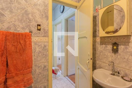 Banheiro de apartamento à venda com 2 quartos, 74m² em Centro, Belo Horizonte