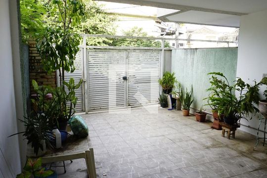 Garagem de casa à venda com 3 quartos, 205m² em Tanque, Rio de Janeiro
