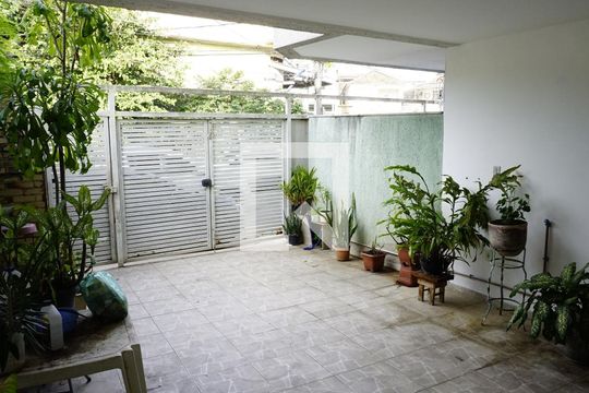 Garagem de casa à venda com 3 quartos, 205m² em Tanque, Rio de Janeiro