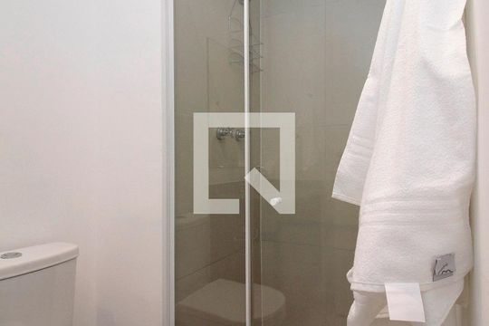 Banheiro de kitnet/studio para alugar com 0 quarto, 24m² em Centro Histórico de São Paulo, São Paulo