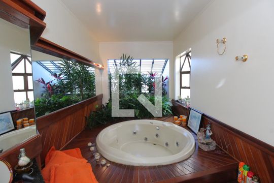 Banheira  de apartamento à venda com 5 quartos, 523m² em Jardim Itu Sabará, Porto Alegre