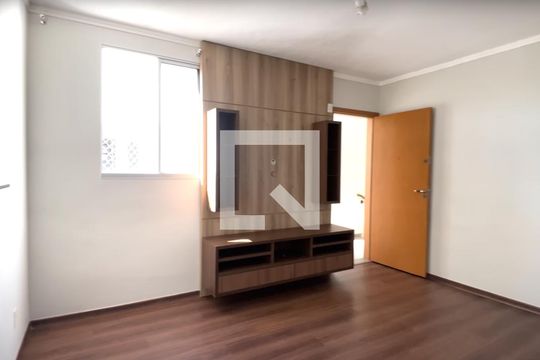 Sala de apartamento para alugar com 2 quartos, 54m² em Califórnia, Belo Horizonte