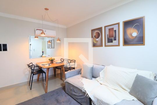 Sala de apartamento para alugar com 2 quartos, 64m² em Santa Mônica, Uberlândia