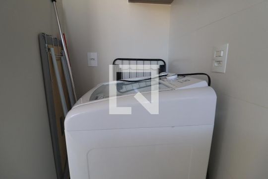 Área de Serviço de apartamento para alugar com 2 quartos, 64m² em Santa Mônica, Uberlândia