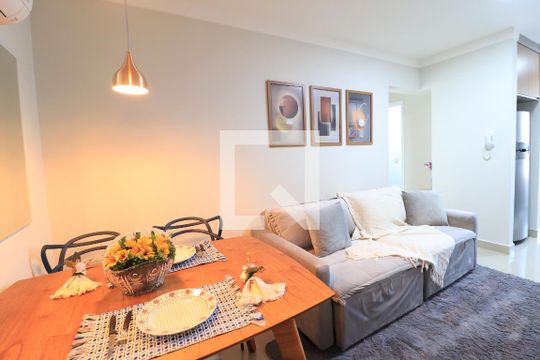 Sala de apartamento para alugar com 2 quartos, 64m² em Santa Mônica, Uberlândia