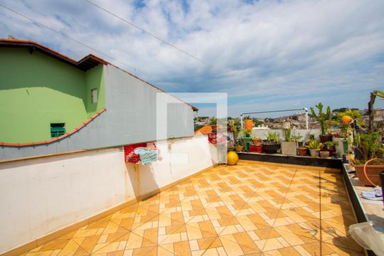 Quintal de casa para alugar com 3 quartos, 280m² em Parque Gerassi, Santo André