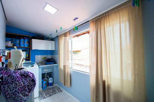 Área de serviço de casa para alugar com 3 quartos, 280m² em Parque Gerassi, Santo André
