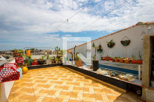 Quintal de casa para alugar com 3 quartos, 280m² em Parque Gerassi, Santo André