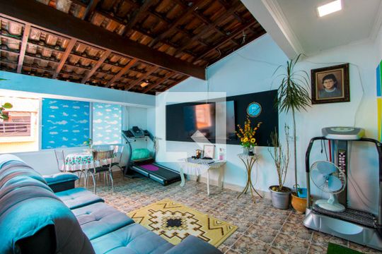 Casa para alugar com 3 quartos, 280m² em Parque Gerassi, Santo André