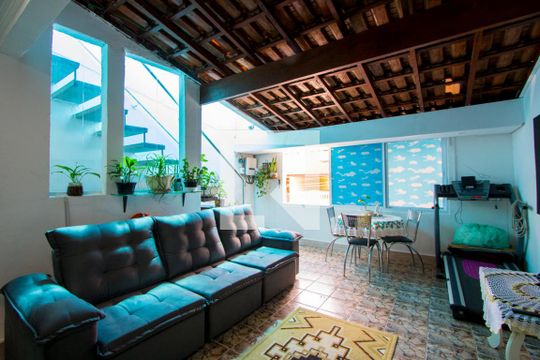 Sala 1 de casa para alugar com 3 quartos, 280m² em Parque Gerassi, Santo André
