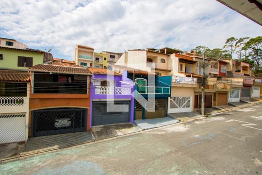 Vista da sala 1 de casa para alugar com 3 quartos, 280m² em Parque Gerassi, Santo André